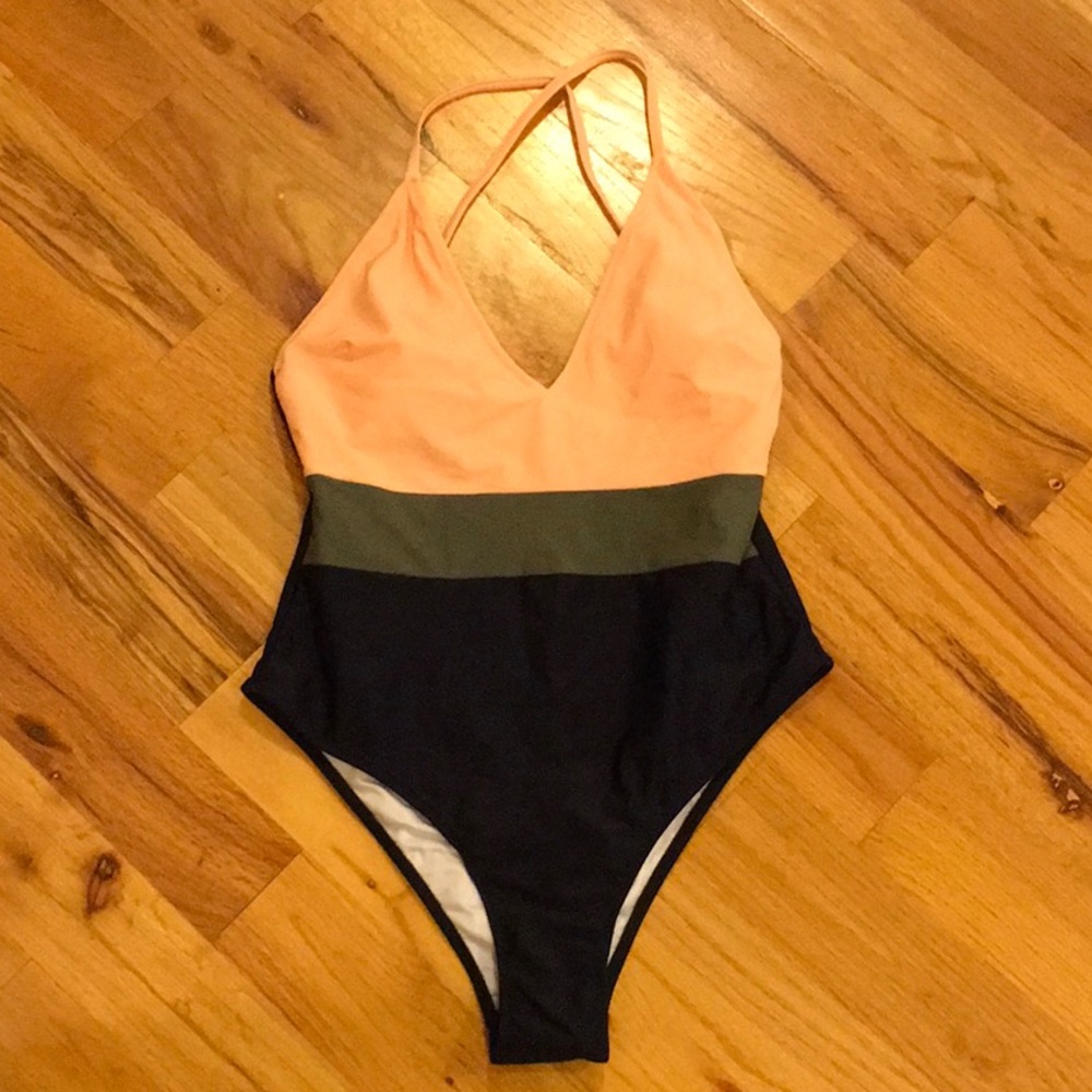 Cupshe new with tags bathing suit.